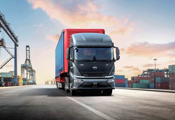 Q3 트랙터 롱 레인지 에디션 멀티미디어 시스템 포함