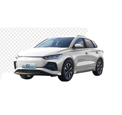 BYD e2 콤팩트 순수 전기 세단은 405 킬로미터의 범위를 가지고 있습니다.