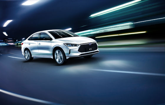 BYD 순수 전기 E3 택시는 401KM의 주행 거리를 제공하며 부드러운 운송을 제공합니다.